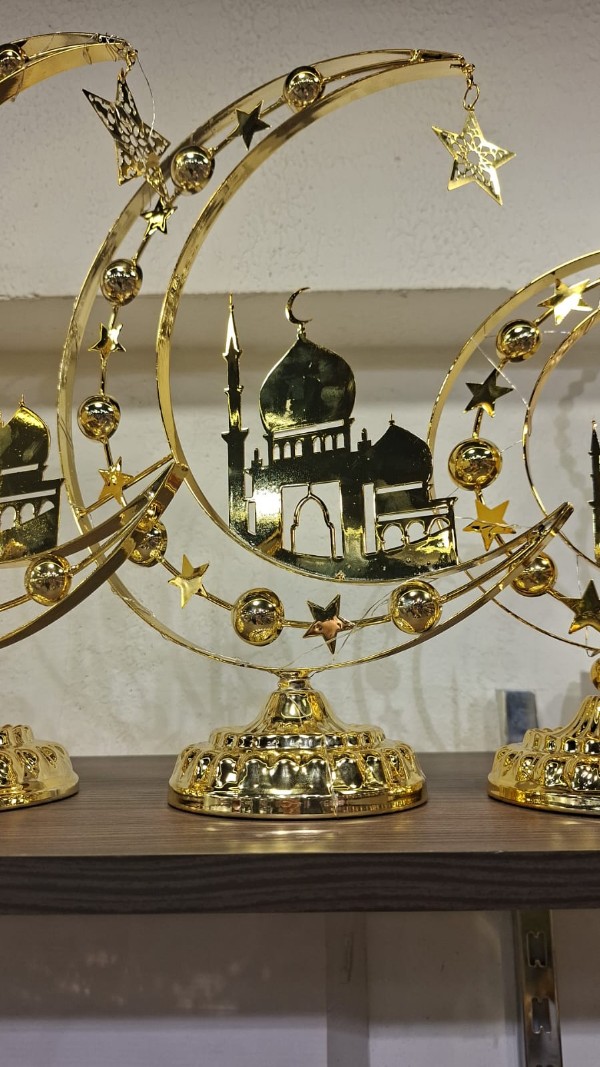 ديكور رمضان علي شكل هلال و جامع حجم كبير